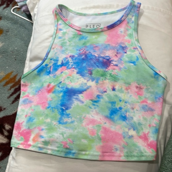 Fleo top - Picture 1 of 2